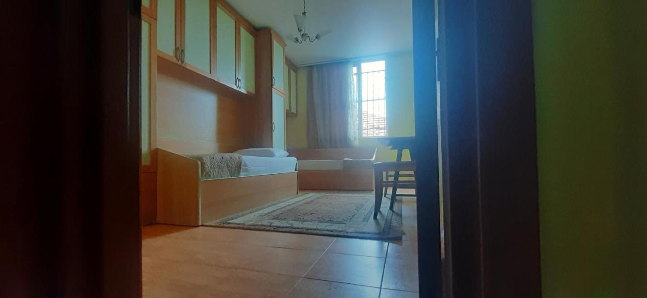 Enki'S Guesthouse Tirana Kültér fotó