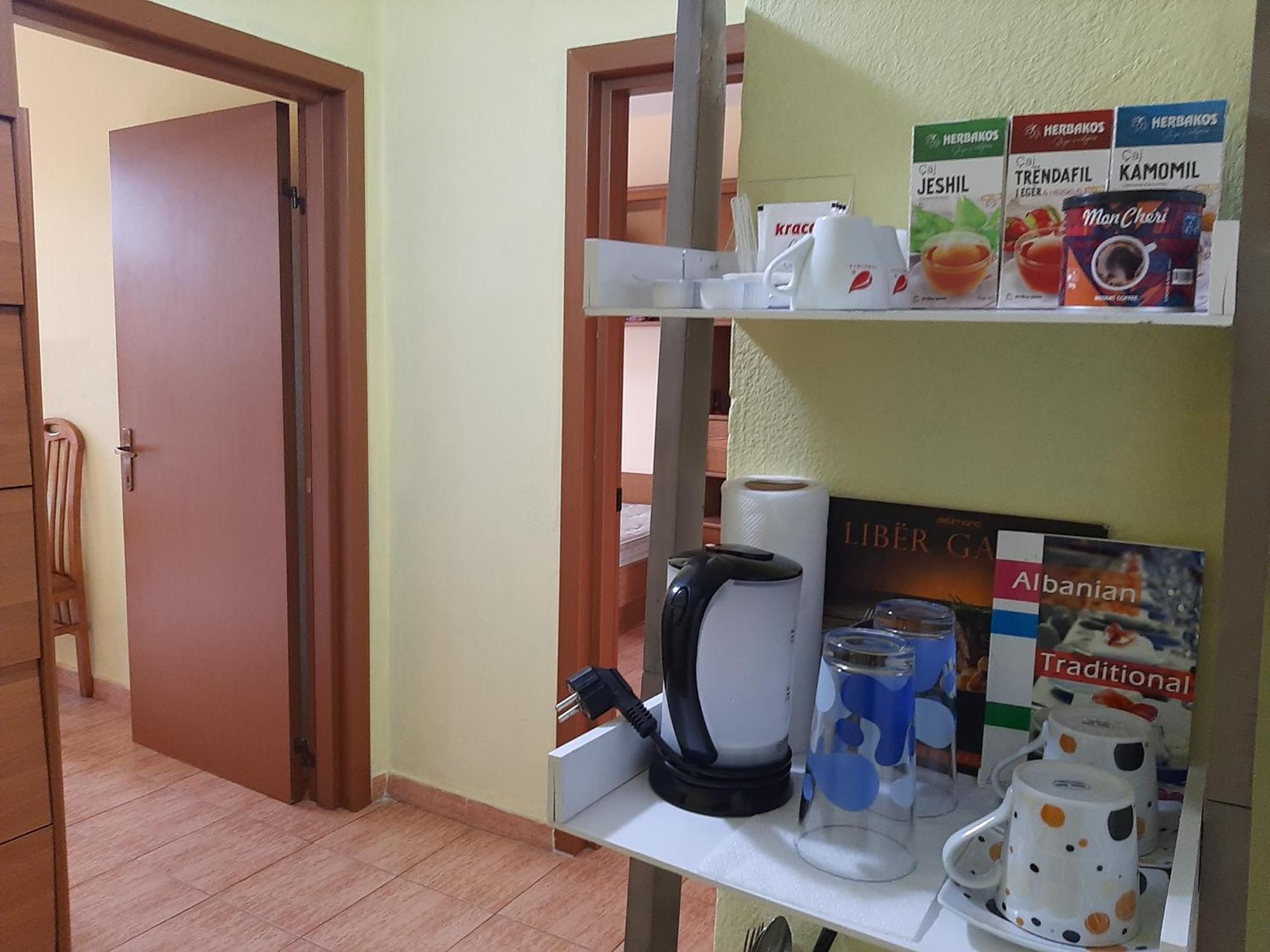 Enki'S Guesthouse Tirana Kültér fotó