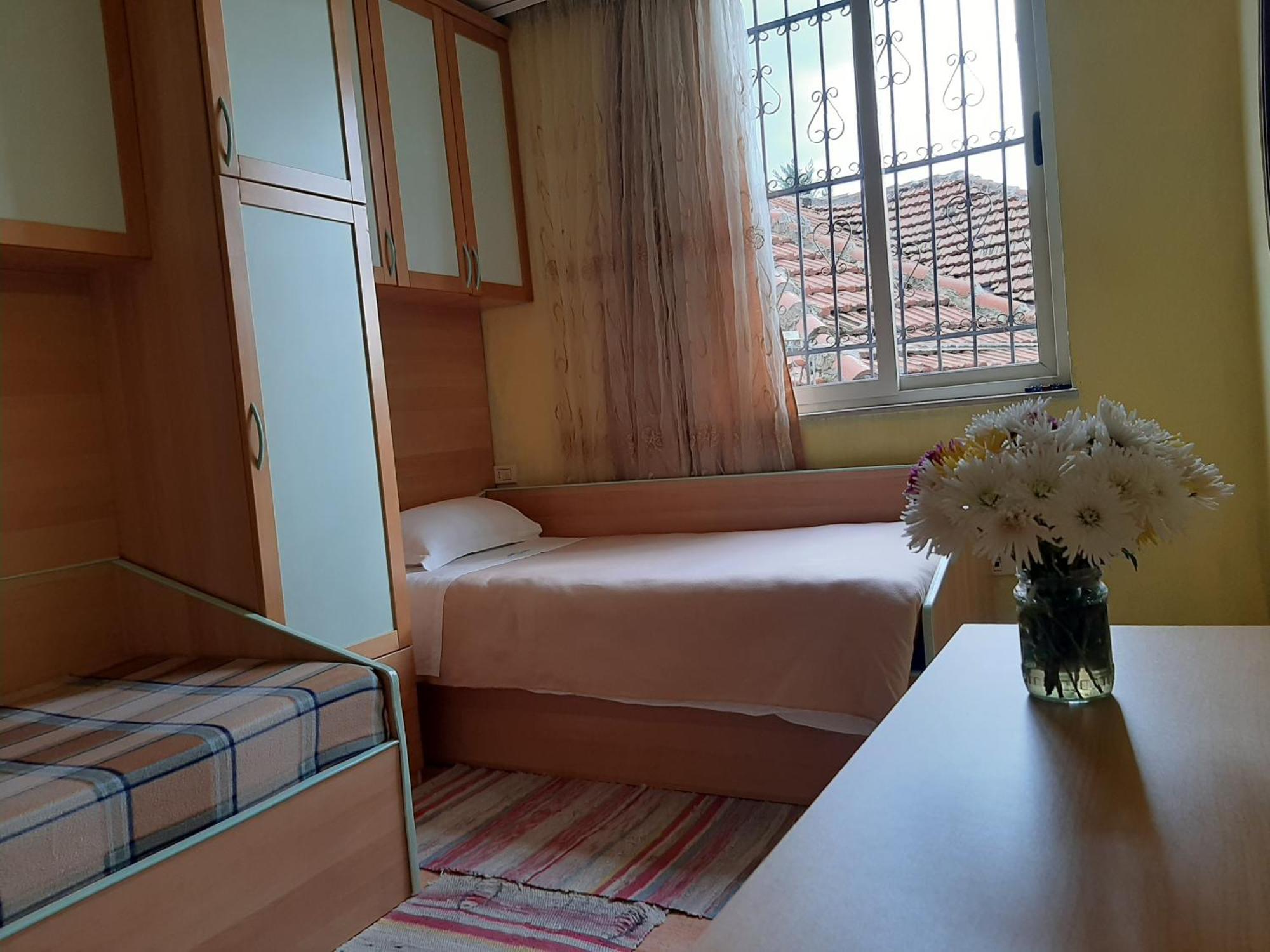 Enki'S Guesthouse Tirana Kültér fotó