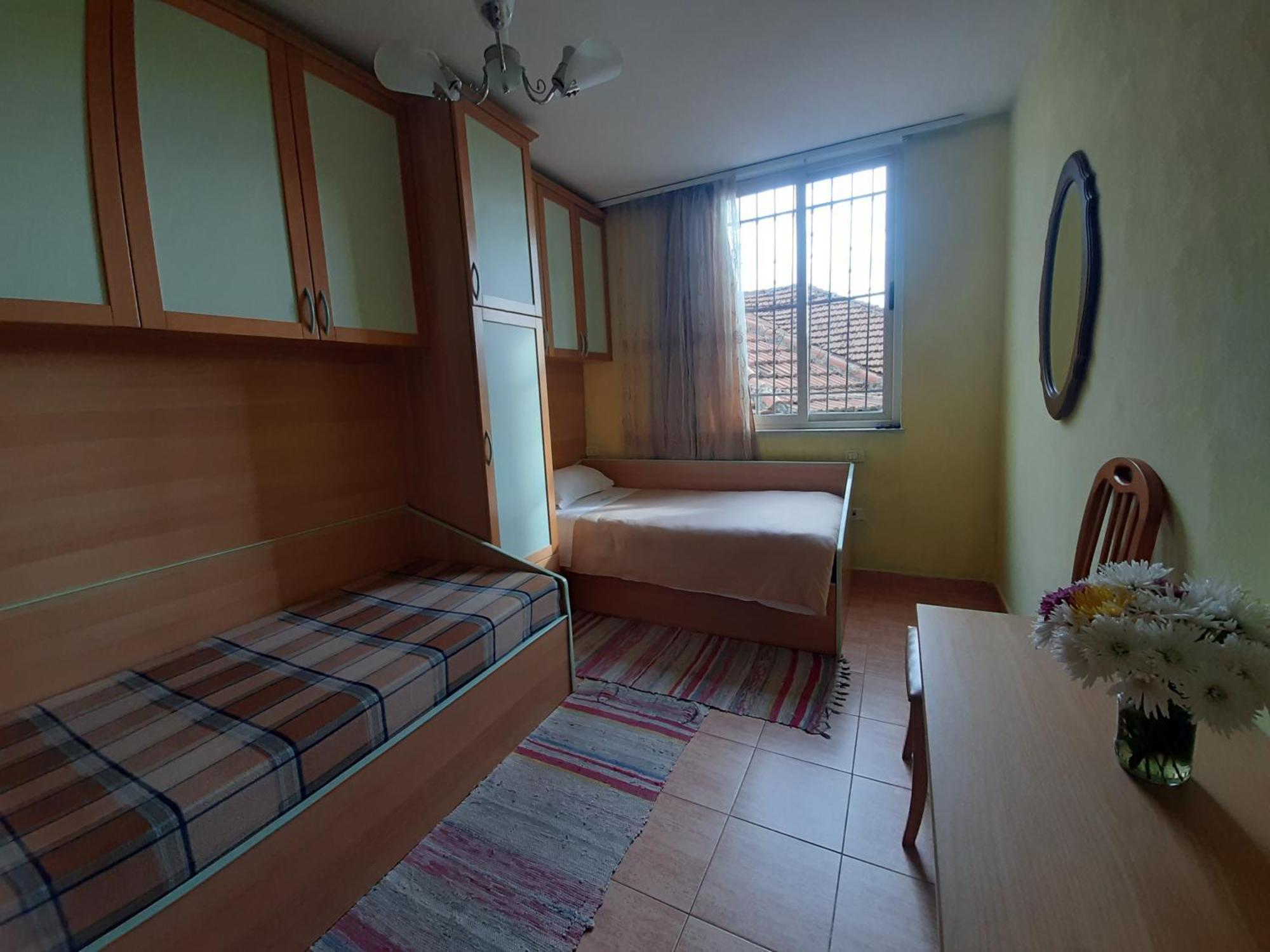 Enki'S Guesthouse Tirana Kültér fotó