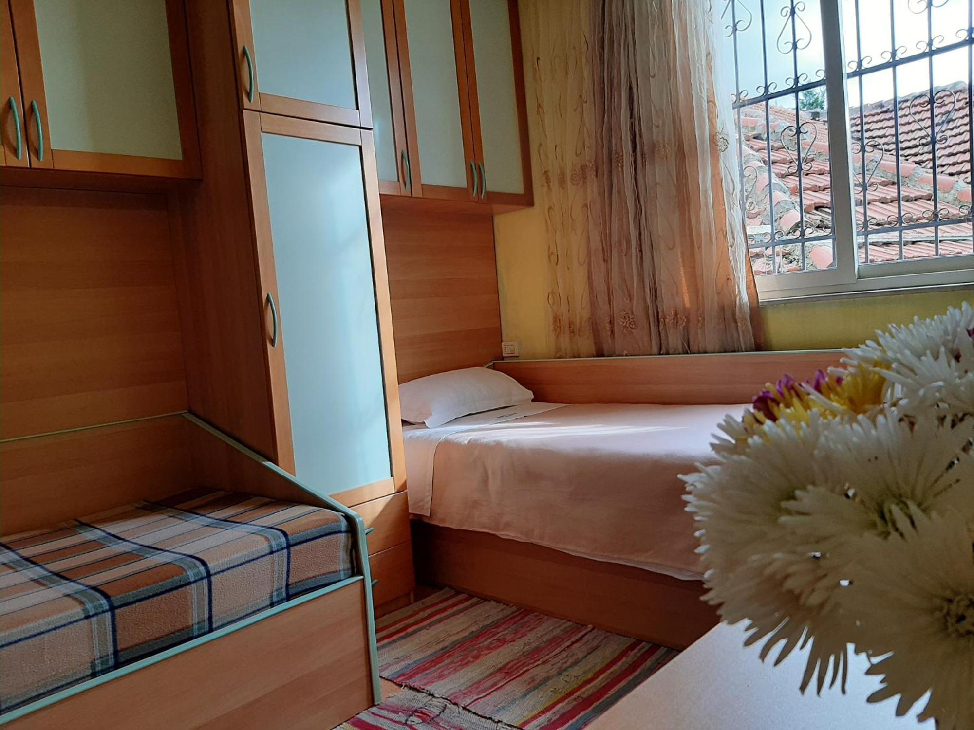 Enki'S Guesthouse Tirana Kültér fotó