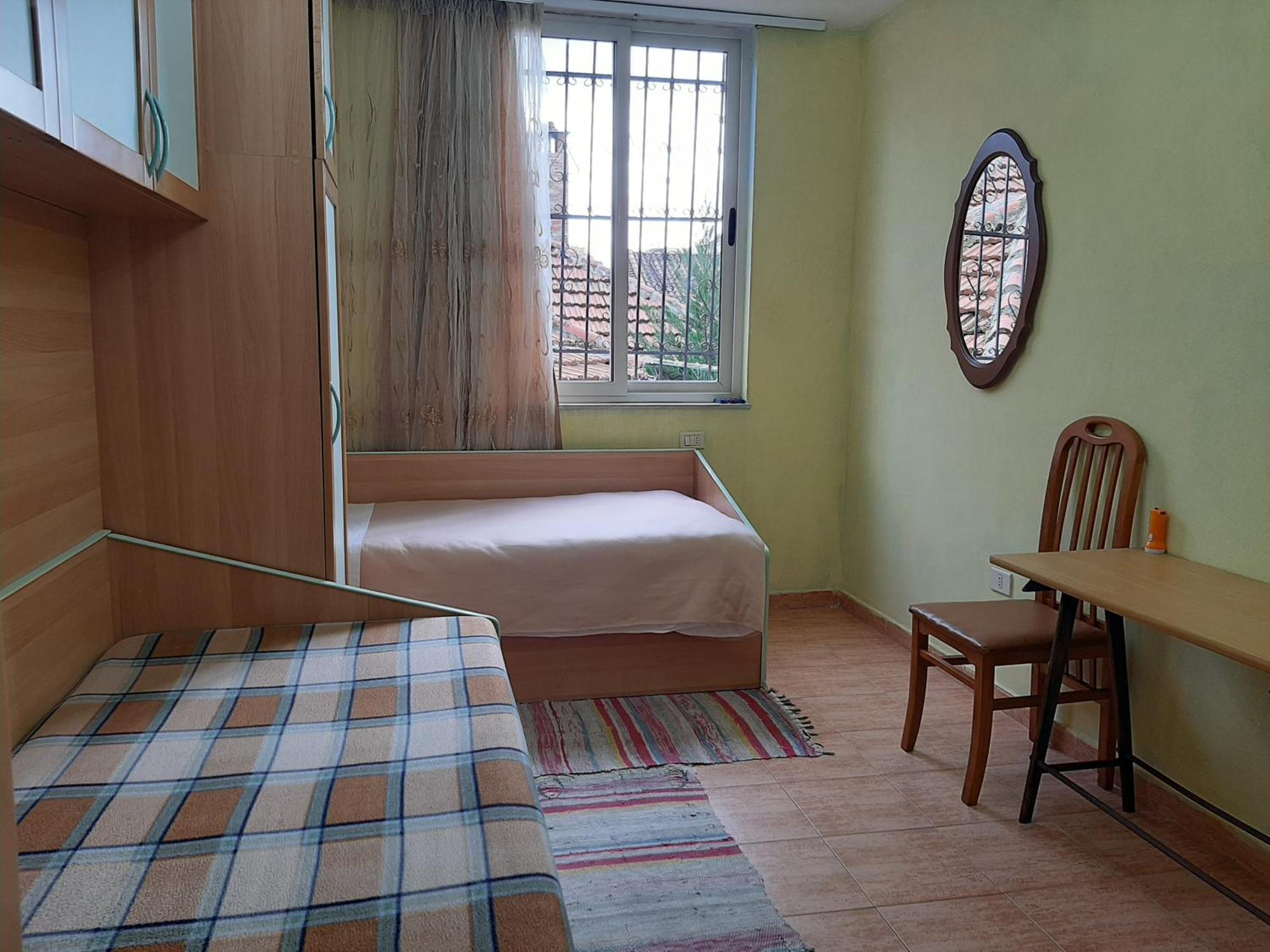 Enki'S Guesthouse Tirana Kültér fotó